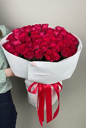 Малиновые кенийские розы 51 шт.