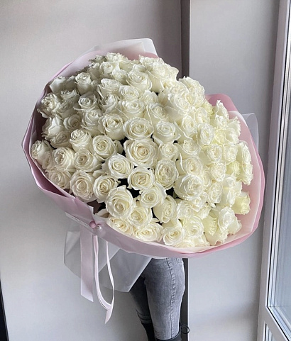 Нежнейшее облако белоснежных роз