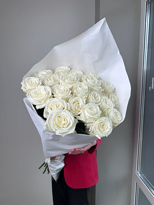 Охапка эквадорских роз Playa Blanca 60 см