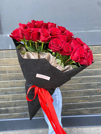 Охапка красных эквадорских роз 25 шт.