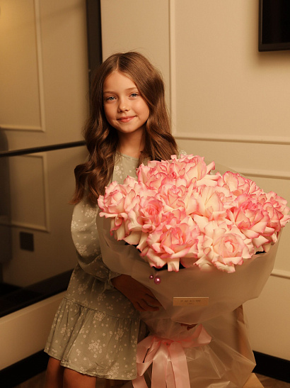 15 штук нежных эквадорских роз