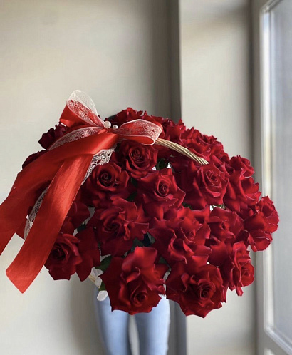 Корзина эквадорских роз