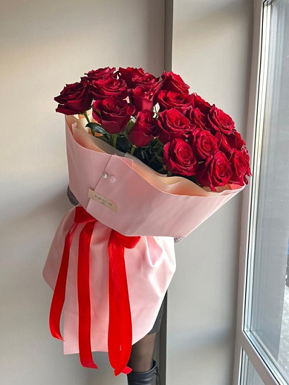 Красные эквадорские розы 25 шт.